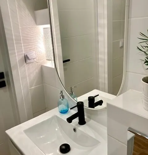 W Sopocie Miedzy Lasem A Morzem 소포트